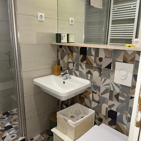 Midtown Apartment